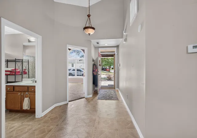 Photo 4 of Sale Pending at 141 White Oak Tr, Lexington, KY 40511 | MLS# 26013876 | Listing updated on 2026-10-20