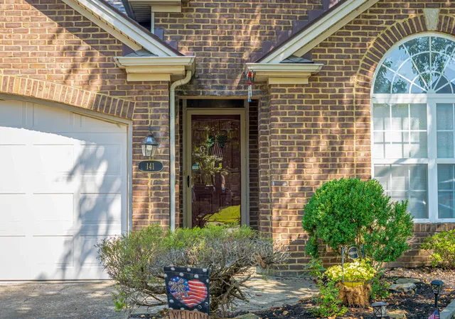 Photo 2 of Sale Pending at 141 White Oak Tr, Lexington, KY 40511 | MLS# 26013876 | Listing updated on 2026-10-20