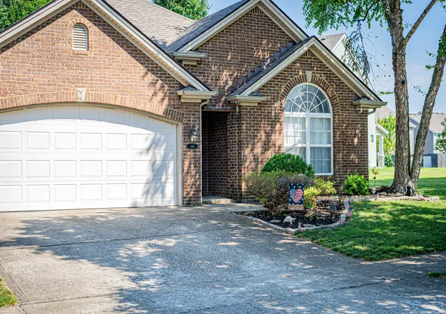 Photo 3 of Sale Pending at 141 White Oak Tr, Lexington, KY 40511 | MLS# 26013876 | Listing updated on 2026-10-20