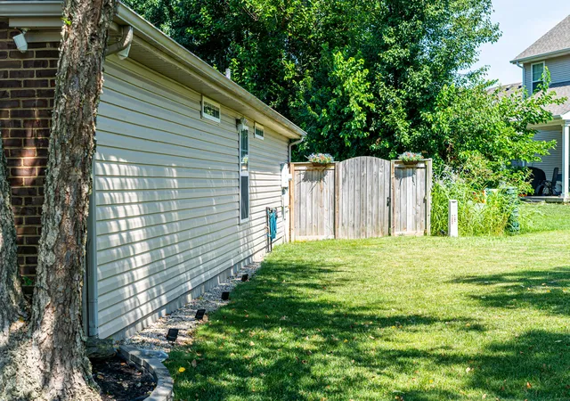 Photo 3 of Sale Pending at 141 White Oak Tr, Lexington, KY 40511 | MLS# 26013876 | Listing updated on 2026-10-20