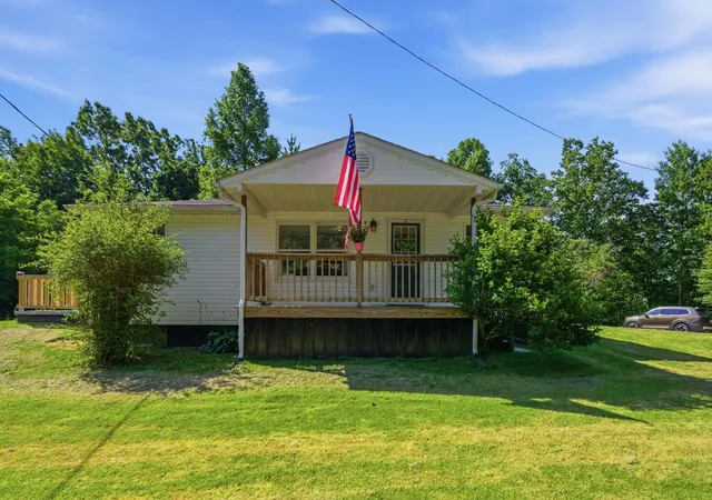 Homes for sale in Sandgap, KY | 2255 S Tree Tower Rd, Sandgap, KY 40481 | MLS# 26012797