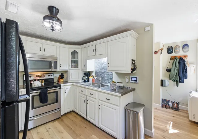 Photo 3 of Single family home for sale at 2255 S Tree Tower Rd, Sandgap, KY 40481 | MLS# 26012797 | Listing updated on 2026-09-17
