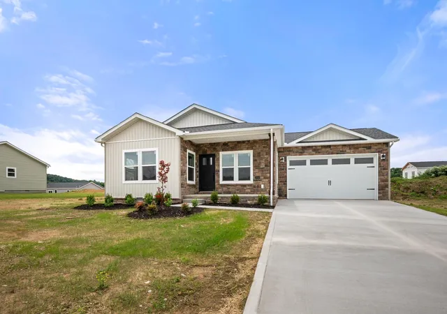 Photo 2 of Single family home for sale at 807 Sam Black Rd, London, KY 40741 | MLS# 26012793 | Listing updated on 2026-08-23