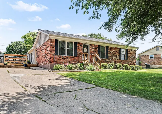 Homes for sale in Paris, KY | 229 Hill N Dell Rd, Paris, KY 40361 | MLS# 26013040