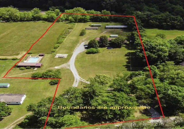 Photo 2 of Single family home for sale at 4153 Copper Crk Rd, Berea, KY 40403 | MLS# 26012971 | Listing updated on 2026-09-18