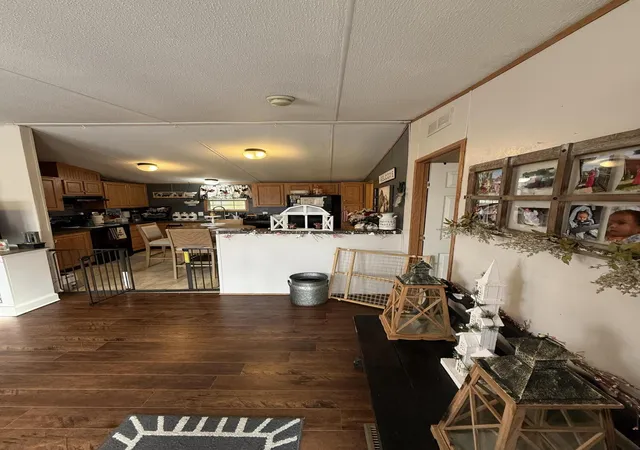 Homes for sale in Hustonville, KY | 136 E Railroad St, Hustonville, KY 40437 | MLS# 26012902