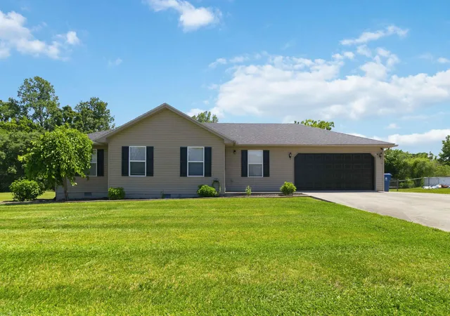 Homes for sale in Science Hill, KY | 104 Canterbury Dr, Science Hill, KY 42553 | MLS# 26012950