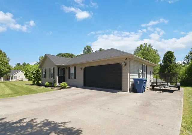 Homes for sale in Science Hill, KY | 104 Canterbury Dr, Science Hill, KY 42553 | MLS# 26012950