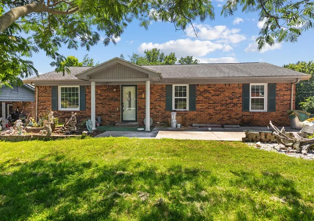 Homes for sale in Lawrenceburg, KY | 215 Lynn Dr, Lawrenceburg, KY 40342 | MLS# 26013359