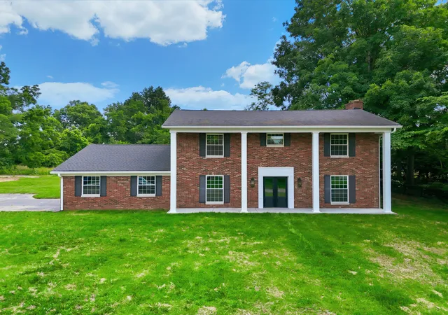 Homes for sale in Lawrenceburg, KY | 315 Pin Oak Dr, Lawrenceburg, KY 40342 | MLS# 26013009