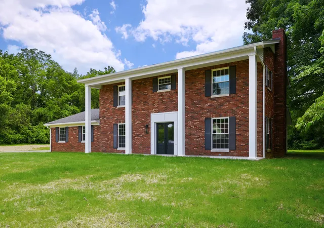 Homes for sale in Lawrenceburg, KY | 315 Pin Oak Dr, Lawrenceburg, KY 40342 | MLS# 26013009