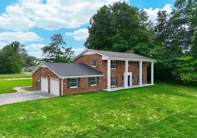 Homes for sale in Lawrenceburg, KY | 315 Pin Oak Dr, Lawrenceburg, KY 40342 | MLS# 26013009