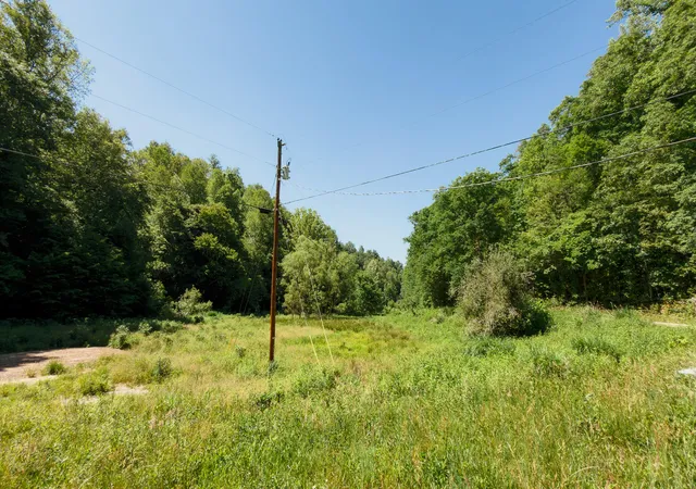 Photo 4 of Sale Pending at 820 Shooting Frk Rd, Campton, KY 41301 | MLS# 26013031 | Listing updated on 2026-10-28