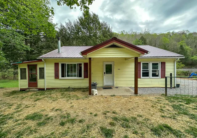 Homes for sale in Woollum, KY | 11328 Ky 11, Woollum, KY 40906 | MLS# 26012972