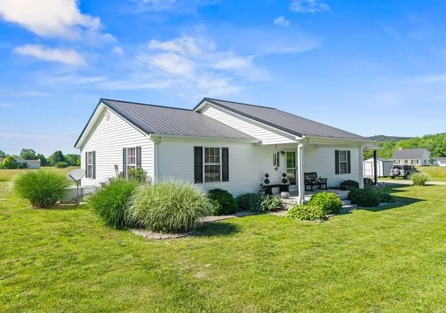 Homes for sale in Clay City, KY | 15 Rose Ln, Clay City, KY 40312 | MLS# 26012990
