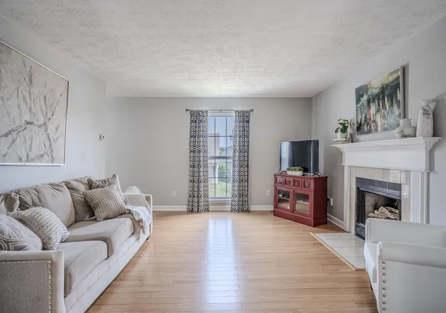 Photo 2 of Single family home for sale at 2400 English Sta Dr, Lexington, KY 40514 | MLS# 26013023 | Listing updated on 2026-08-02