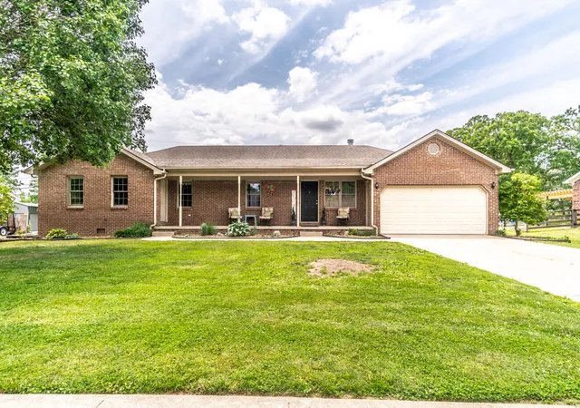 Photo 3 of Single family home for sale at 128 S Cumberland St, Berea, KY 40403 | MLS# 26013333 | Listing updated on 2026-06-15