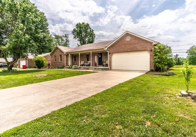 Photo 3 of Single family home for sale at 128 S Cumberland St, Berea, KY 40403 | MLS# 26013333 | Listing updated on 2026-06-15
