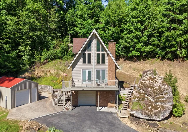 Homes for sale in East Bernstadt, KY | 832 Cliffs Edge Rd, East Bernstadt, KY 40729 | MLS# 26013112