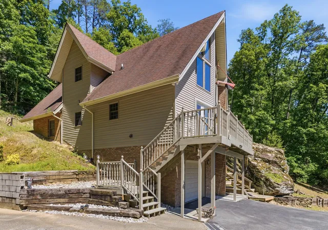 Homes for sale in East Bernstadt, KY | 832 Cliffs Edge Rd, East Bernstadt, KY 40729 | MLS# 26013112