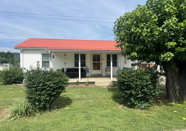 Homes for sale in Monticello, KY | 12 Maple St, Monticello, KY 42633 | MLS# 26013255