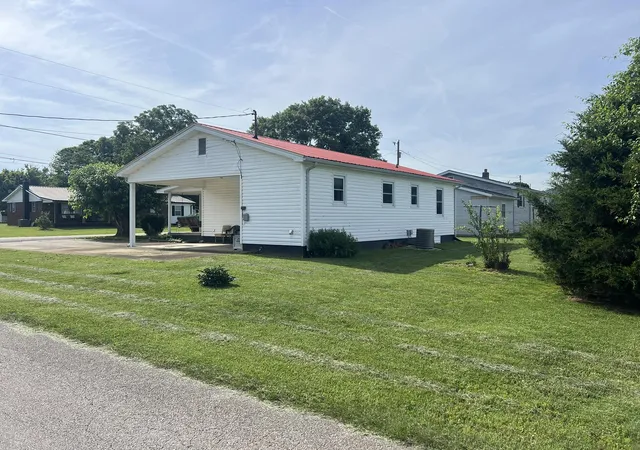Homes for sale in Monticello, KY | 12 Maple St, Monticello, KY 42633 | MLS# 26013255
