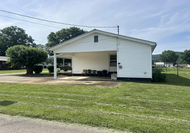 Homes for sale in Monticello, KY | 12 Maple St, Monticello, KY 42633 | MLS# 26013255