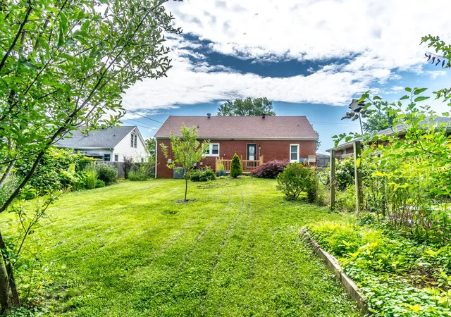 2nd image of 120 Windsor Dr, Winchester, KY 40391 | MLS# 26013563