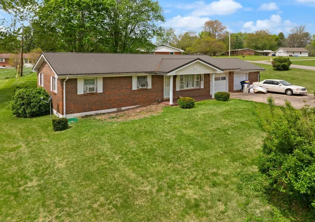 Homes for sale in Somerset, KY | 11 Circle Dr, Somerset, KY 42501 | MLS# 26013216