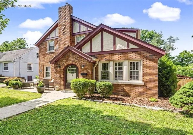 Photo 2 of Sale Pending at 110 Shady Ln, Lexington, KY 40503 | MLS# 26014723 | Listing updated on 2026-06-27