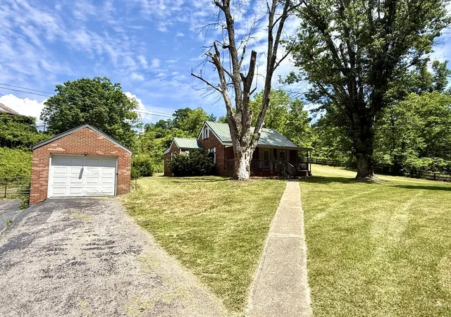 Homes for sale in Mc Kee, KY | 13860 Us 421, Mc Kee, KY 40447 | MLS# 26013530