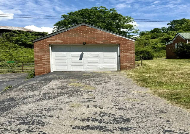 Homes for sale in Mc Kee, KY | 13860 Us-421, Mc Kee, KY 40447 | MLS# 26013530