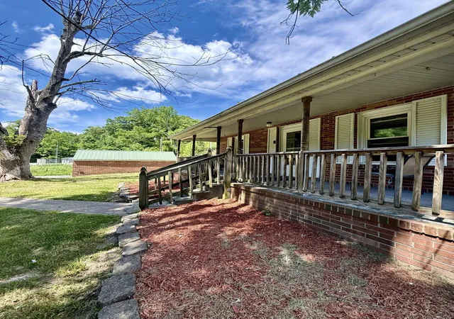 Homes for sale in Mc Kee, KY | 13860 Us-421, Mc Kee, KY 40447 | MLS# 26013530
