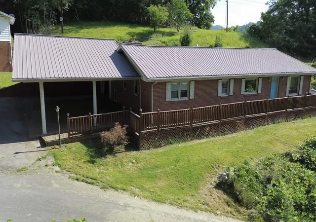 Photo 2 of Single family home for sale at 46 Wendell Ln, Flat Lick, KY 40935 | MLS# 26013242 | Listing updated on 2026-07-17