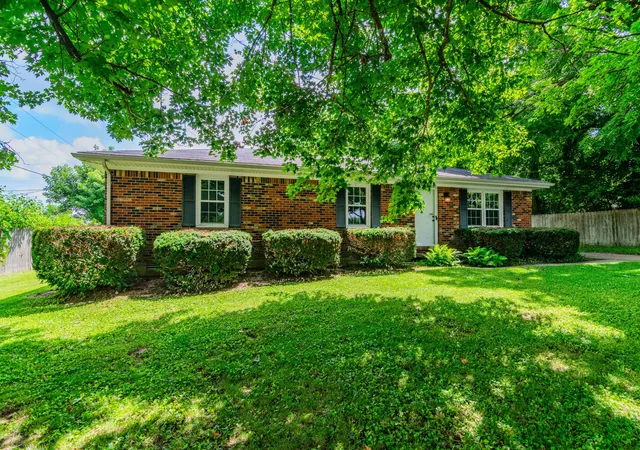 Homes for sale in Lawrenceburg, KY | 174 Fairview Ave, Lawrenceburg, KY 40342 | MLS# 26013373