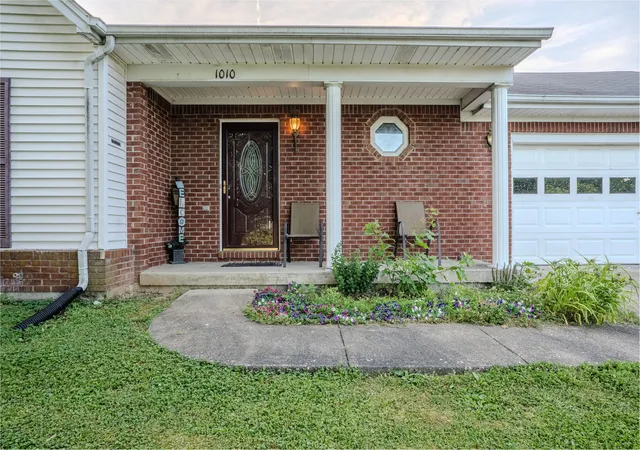 Homes for sale in Frankfort, KY | 1010 Tamworth Ln, Frankfort, KY 40601 | MLS# 26013356
