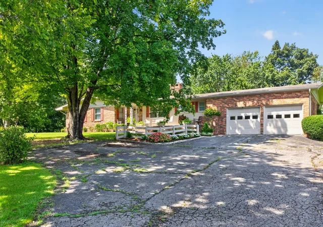 Photo 3 of Single family home for sale at 100 Kennedy Brg Rd, Lancaster, KY 40444 | MLS# 26022719 | Listing updated on 2026-09-12