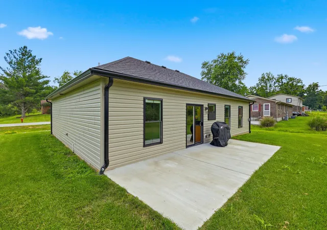 Homes for sale in Lawrenceburg, KY | 200 Evergreen Dr, Lawrenceburg, KY 40342 | MLS# 26013737