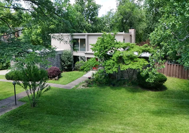 2nd image of 2049 Lakeside Dr, Lexington, KY 40502 | MLS# 26015186