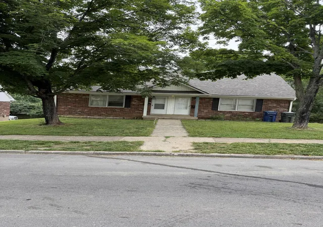 2nd image of 1108 Centre Pkwy, Lexington, KY 40517 | MLS# 26013296