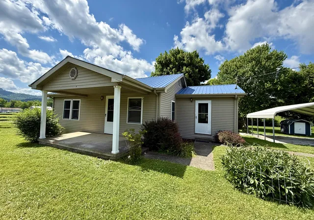 Homes for sale in Flat Lick, KY | 276 Evergreen Rd, Flat Lick, KY 40935 | MLS# 26013521