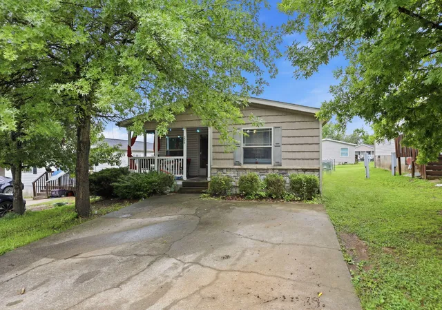 Homes for sale in Frankfort, KY | 206 Pulliam Dr, Frankfort, KY 40601 | MLS# 26014374