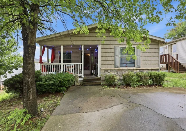 Homes for sale in Frankfort, KY | 206 Pulliam Dr, Frankfort, KY 40601 | MLS# 26014374