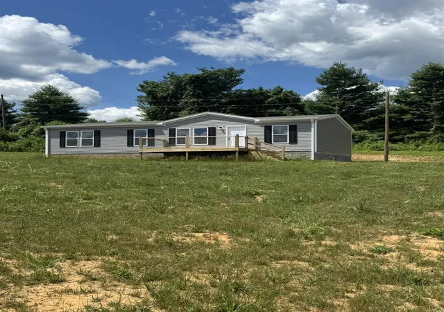 Homes for sale in Jamestown, KY | 49 Linkview Rd, Jamestown, KY 42629 | MLS# 26014319
