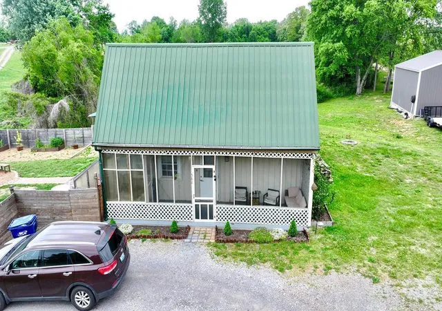 Homes for sale in Cadiz, KY | 582 Cerulean Rd, Cadiz, KY 42211 | MLS# 26013934