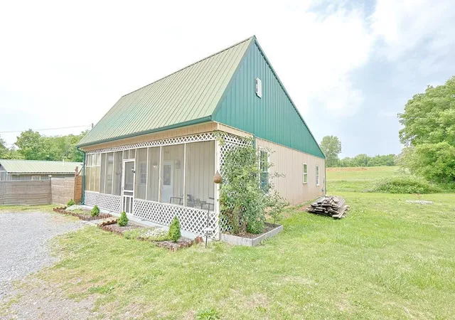 Photo 3 of Sale Pending at 582 Cerulean Rd, Cadiz, KY 42211 | MLS# 26013934 | Listing updated on 2026-09-27