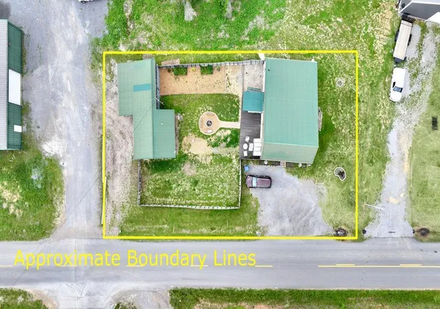 Homes for sale in Cadiz, KY | 582 Cerulean Rd, Cadiz, KY 42211 | MLS# 26013934