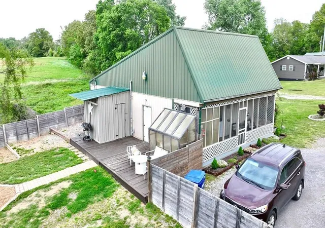 Photo 4 of Sale Pending at 582 Cerulean Rd, Cadiz, KY 42211 | MLS# 26013934 | Listing updated on 2026-10-09