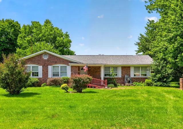 Photo 1 of Sale Pending at 520 Andrea Dr, Lexington, KY 40503 | MLS# 26014833 | Listing updated on 2026-09-15