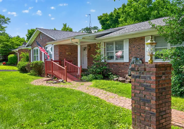 Photo 3 of Sale Pending at 520 Andrea Dr, Lexington, KY 40503 | MLS# 26014833 | Listing updated on 2026-09-15